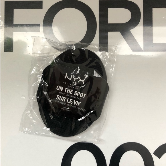 NYX Pro Brush Set with Cleansing Pad - Picture 4 of 15